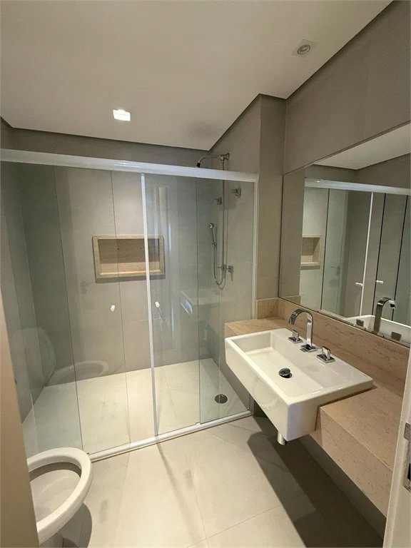 Casa à venda com 4 suítes no condomínio East Village, São Paulo - SP