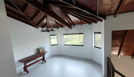 Casa à venda com 3 suítes em Jardim Londrina, São Paulo, SP