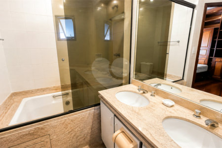 Apartamento à venda com 4 quartos, sendo 1 suíte, em Moema, São Paulo, SP