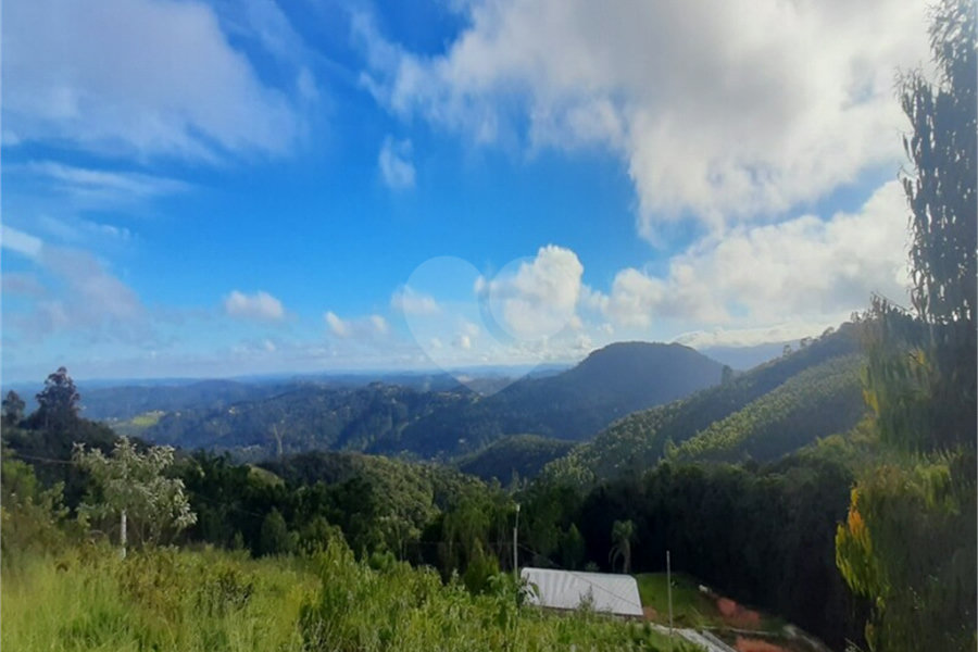 Casa à venda com 2 quartos, sendo 1 suíte,  no condomínio Águas de São Pedro, Mairiporã - SP