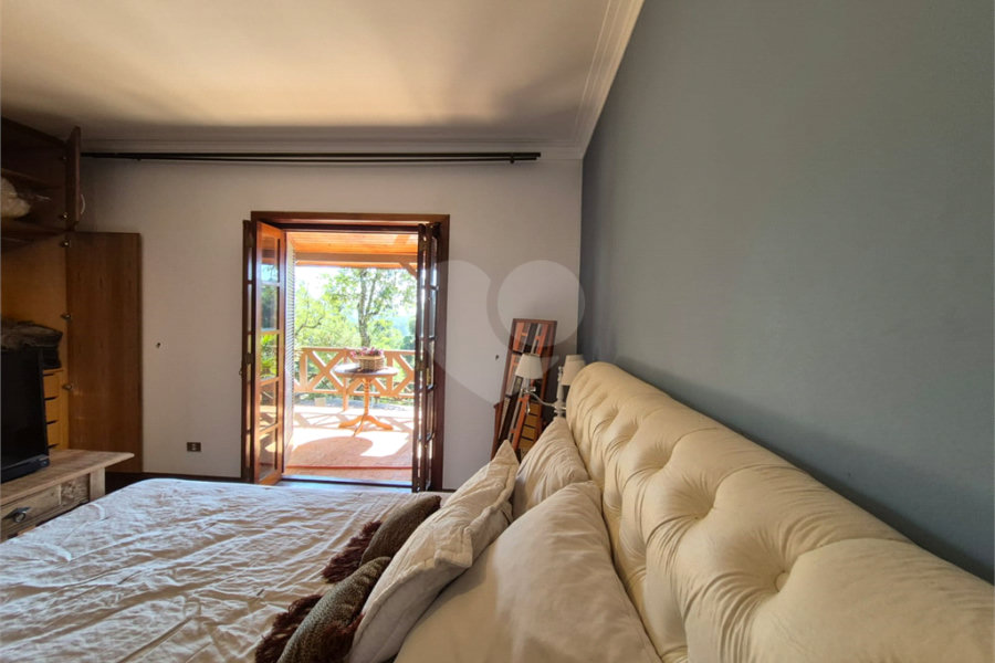 Casa à venda com 3 quartos, sendo 1 suíte, no condomínio Parque Petrópolis 4 Secção, Mairiporã - SP