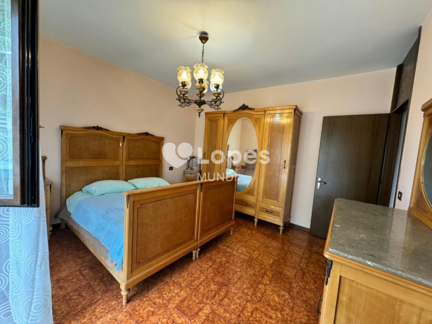 Casa multifamiliar à venda em Verona, Itália – 3 unidades e 12.000 m²