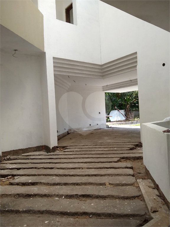Sobrado à venda com 4 quartos, sendo 3 suítes,  em Morumbi, São Paulo, SP
