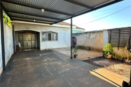 Casa à venda com 4 quartos, sendo 1 suíte,  em Jardim Estoril, Ponta Porã, MS