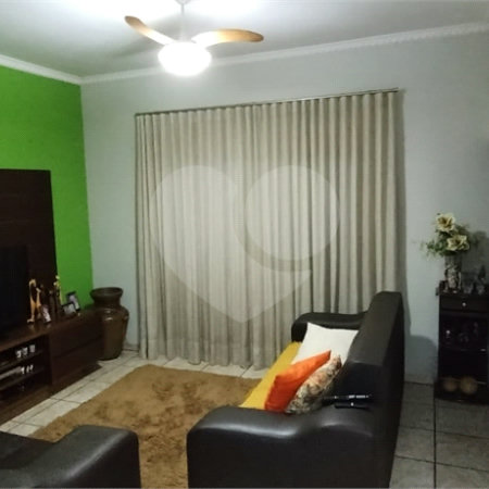 Casa à venda com 3 quartos, sendo 1 suíte, no Centro, Paranaíba, MS