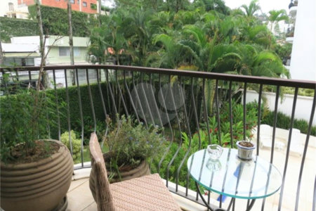 Apartamento à venda com 3 quartos, sendo 1 suíte,  em Real Parque, São Paulo, SP