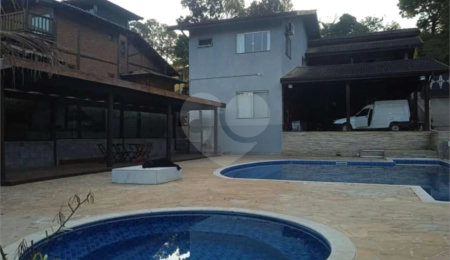 Chácara à venda com 3 quartos, sendo 2 suítes,  em Santa Cândida, Vinhedo, SP