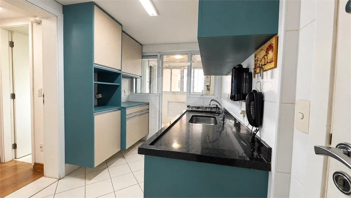 Apartamento à venda com 3 quartos, sendo 1 suíte, em Jardim das Acácias, São Paulo, SP