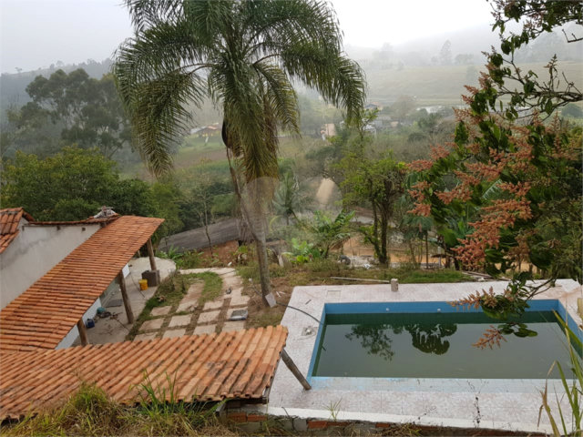 Chácara à venda com 4 quartos, sendo 1 suíte,  no Centro, Biritiba-mirim, SP