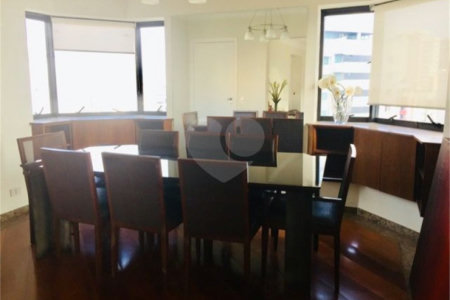Apartamento à venda com 4 quartos, sendo 2 suítes,  em Aclimação, São Paulo, SP