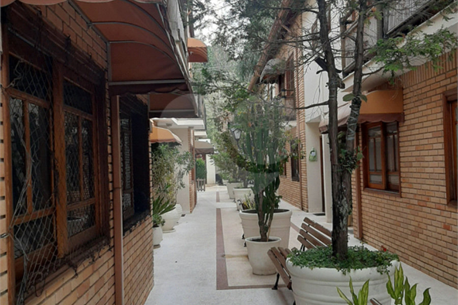 Casa à venda com 3 quartos, sendo 1 suíte, no condomínio Barbará II, São Paulo - SP