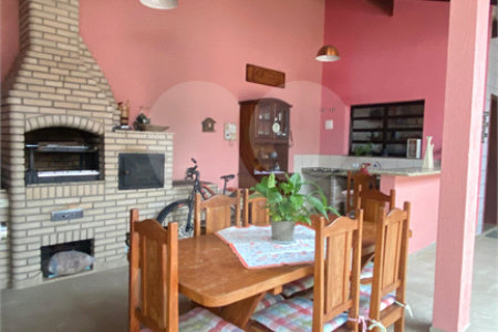 Casa à venda com 3 quartos, sendo 2 suítes, no condomínio Residencial Jardim Altos de Suzano, Suzano - SP