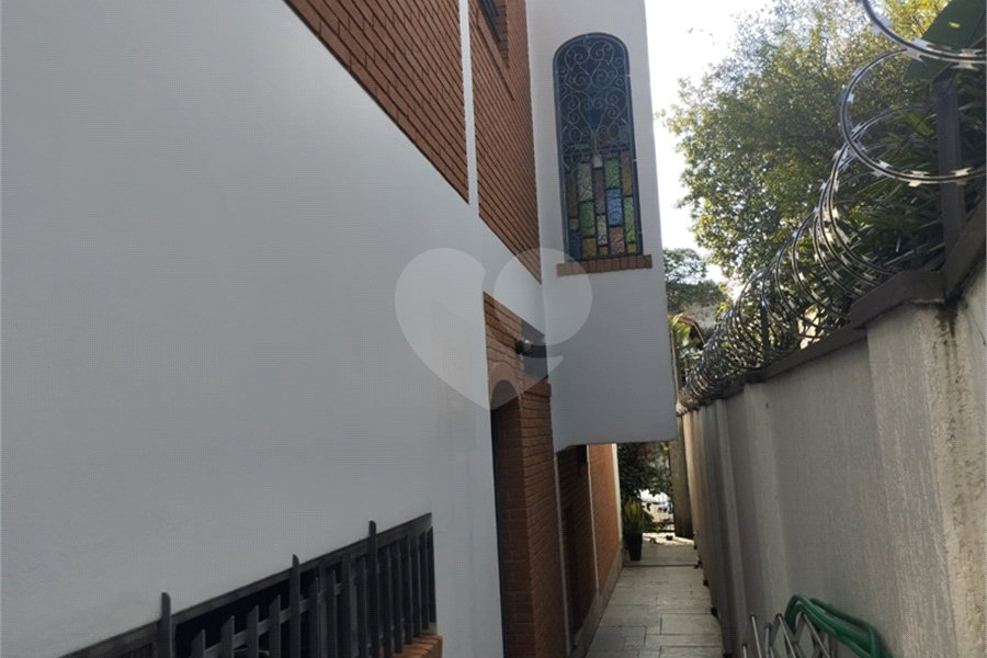 Sobrado à venda com 4 quartos, sendo 1 suíte, em Tremembé, São Paulo, SP