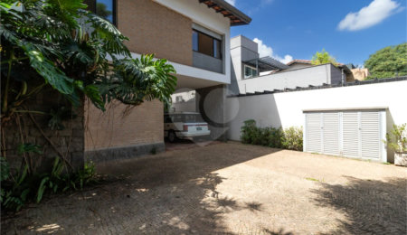 Casa à venda com 4 quartos, sendo 1 suíte,  em Jardim Novo Mundo, São Paulo, SP