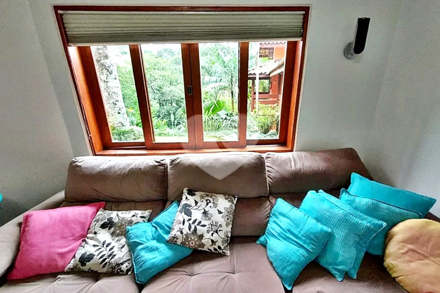 Casa à venda com 4 quartos, sendo 2 suítes, no condomínio Parque Imperial da Cantareira, Mairiporã - SP
