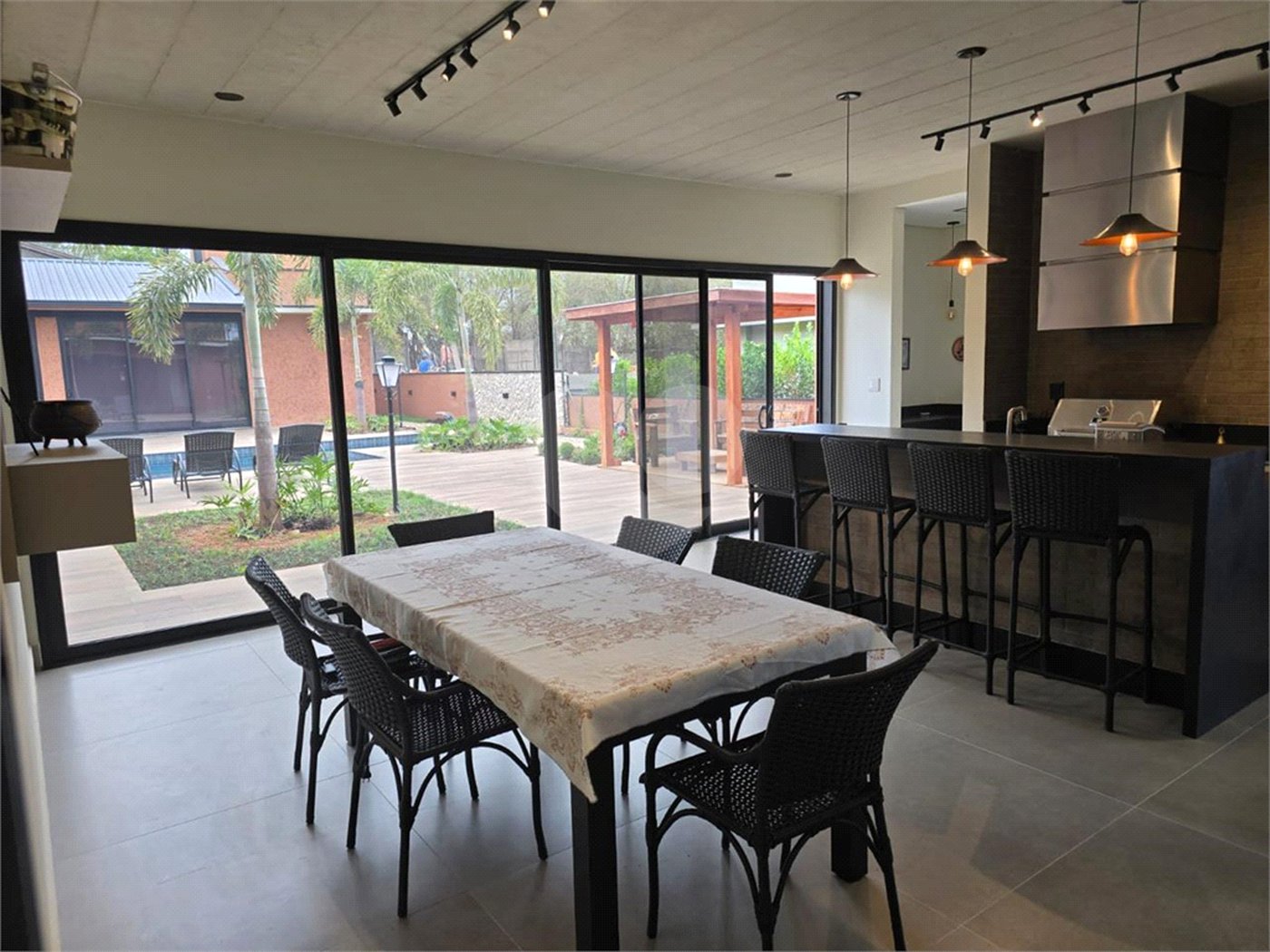 Casa à venda com 4 suítes no condomínio Terras de Santa Teresa II, Itupeva - SP