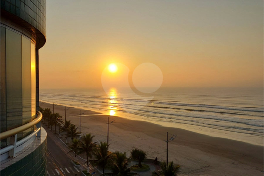 Apartamento à venda com 2 quartos, sendo 1 suíte,  em Vera Cruz, Mongaguá, SP