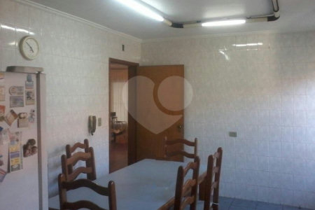 Sobrado à venda com 5 quartos, sendo 2 suítes, em Jardim Aeroporto, São Paulo, SP
