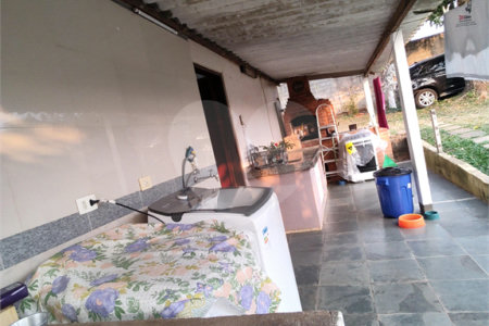 Chácara à venda com 4 quartos, sendo 1 suíte, em Vila Santa Helena, Atibaia, SP