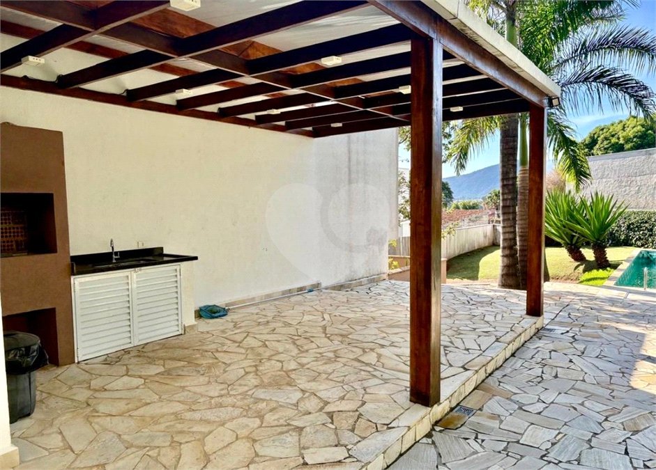 Casa à venda com 3 quartos, sendo 1 suíte, no condomínio Residencial Rio Preto Village, Atibaia - SP