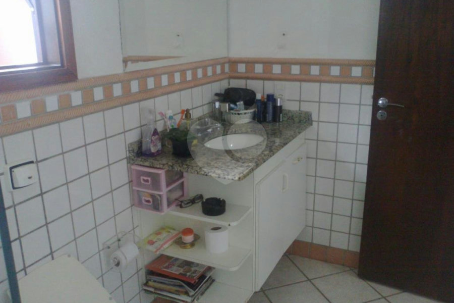 Sobrado à venda com 5 suítes em Enseada, Bertioga, SP