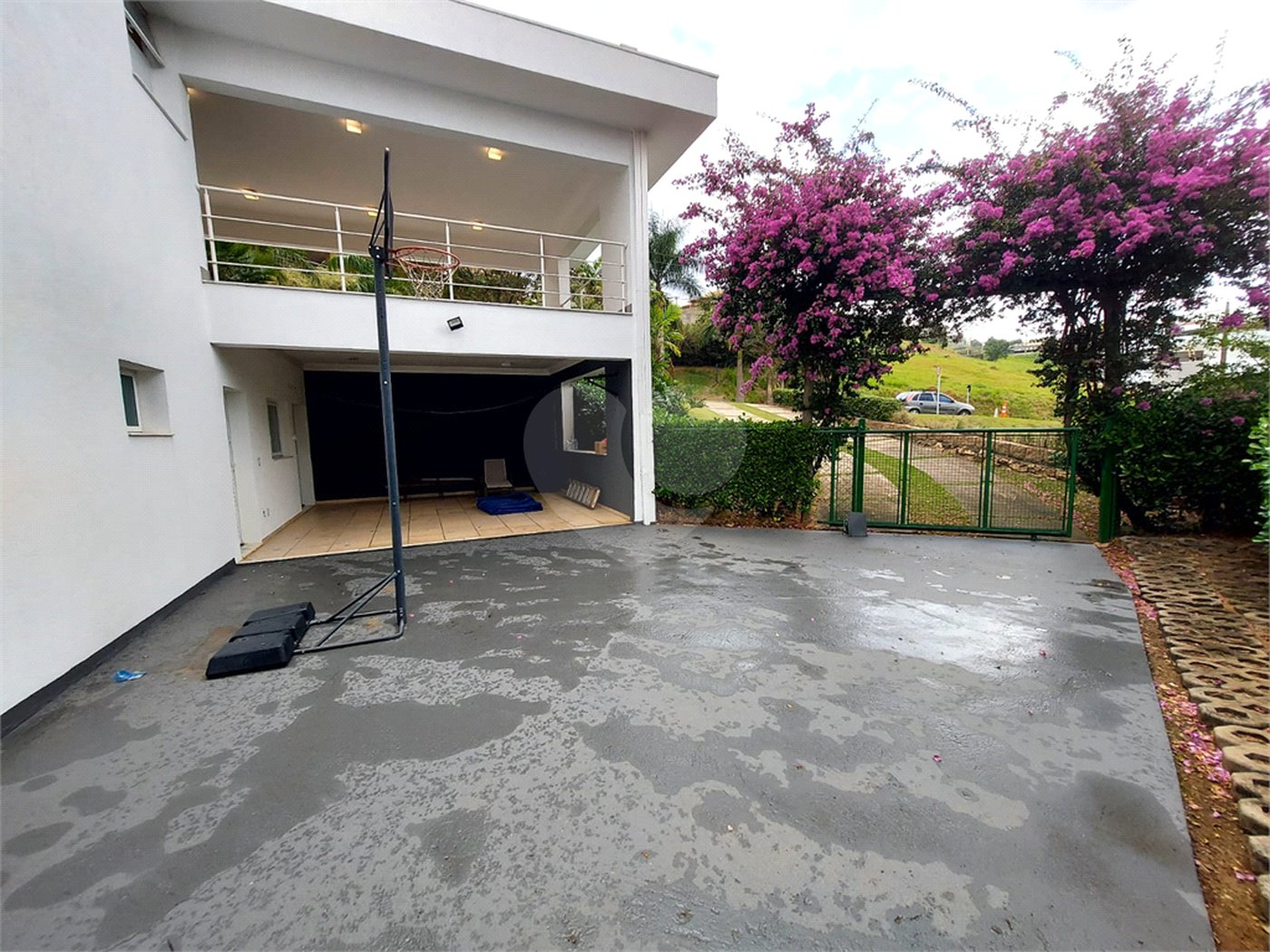 Casa à venda ou para alugar com 4 suítes no condomínio Jardim Primavera, Louveira - SP
