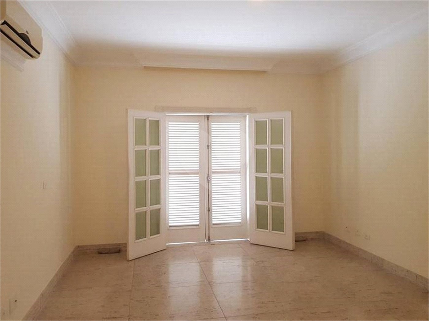 Casa à venda com 4 suítes no condomínio Vilaretto, São Paulo - SP