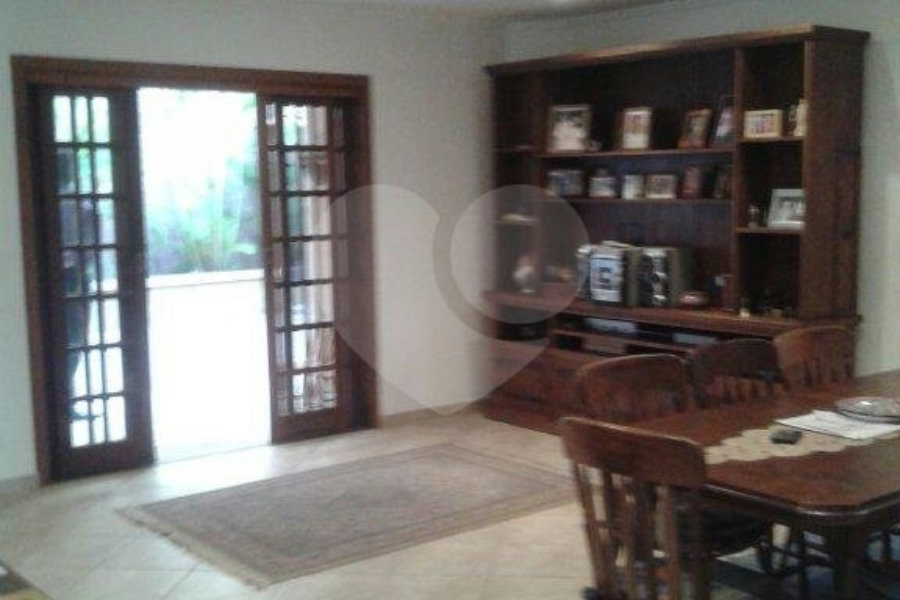 Sobrado à venda com 4 quartos, sendo 3 suítes, em Jardim São Bento, São Paulo, SP