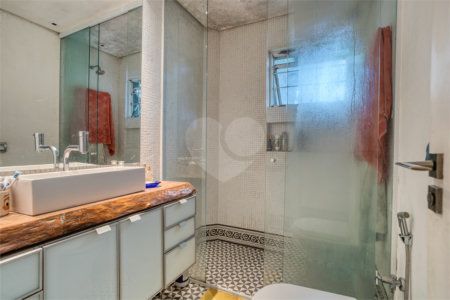 Casa à venda com 4 quartos, sendo 2 suítes, em Alto da Boa Vista, São Paulo, SP