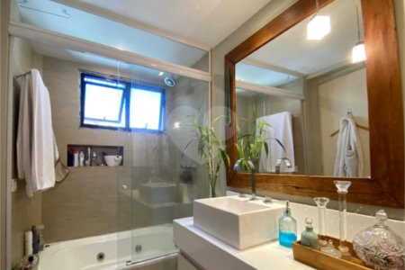 Apartamento à venda com 3 suítes em Vila Suzana, São Paulo, SP