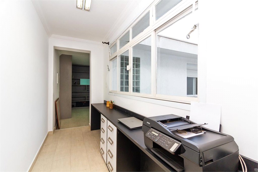Casa Sobrado à venda com 342 m², 3 dormitórios, sendo 2 suítes, 4 vagas na Vila Mariana - São Paulo.