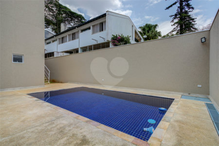 Sobrado à venda com 6 quartos, sendo 5 suítes,  em Interlagos, São Paulo, SP