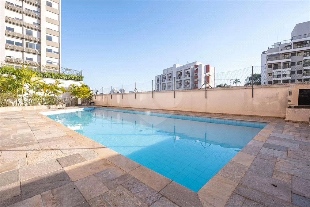 Apartamento à venda com 3 quartos, sendo 1 suíte, em Jardim das Bandeiras, São Paulo, SP