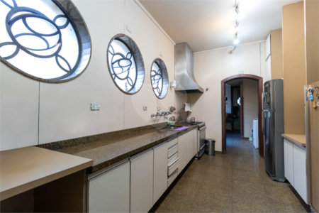Casa à venda com 4 quartos, sendo 1 suíte, em Campo Belo, São Paulo, SP