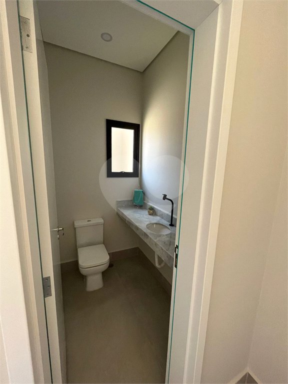 Casa à venda com 4 suítes no condomínio Figueira Garden, Atibaia - SP