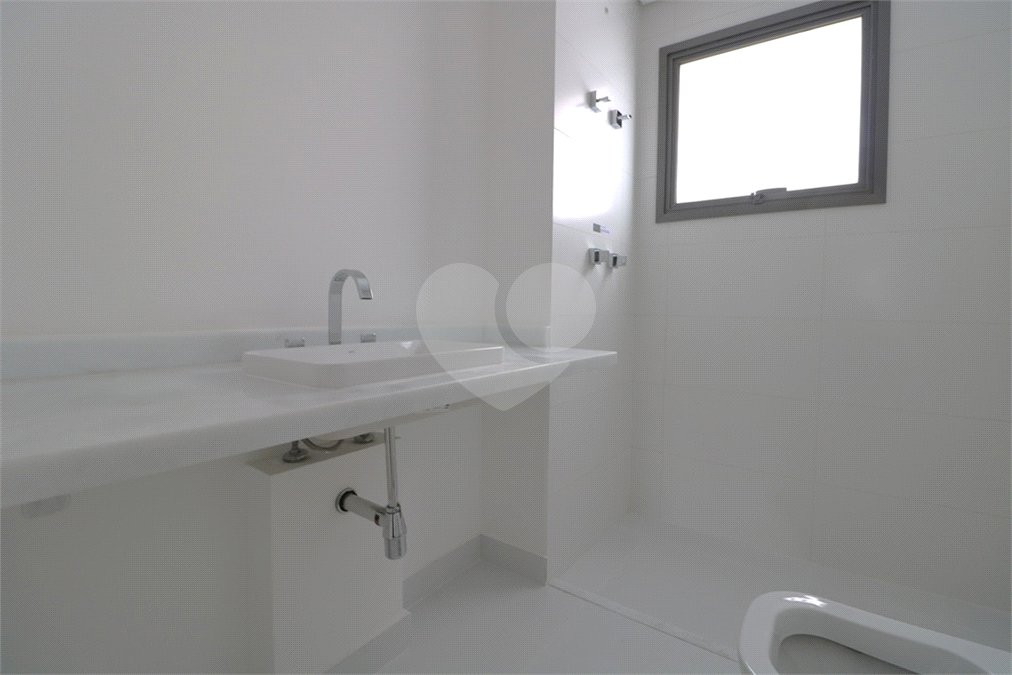 Apartamento à venda com 3 suítes em Moema, São Paulo, SP