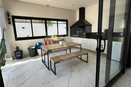 Casa à venda com 3 suítes no condomínio Reserva Central Parque, Salto - SP