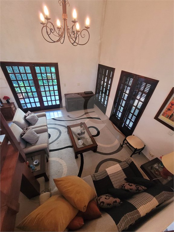 Casa à venda com 3 quartos, sendo 1 suíte, no condomínio Alpes da Cantareira, Mairiporã - SP