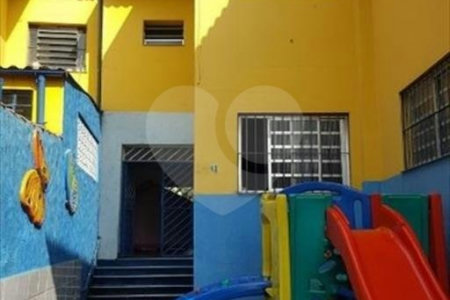 Sobrado à venda com 4 quartos, sendo 1 suíte, em Vila Monumento, São Paulo, SP