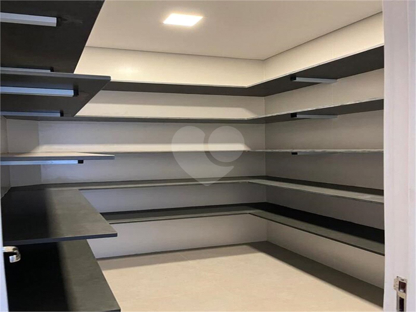 Casa à venda com 3 suítes no condomínio Jardim Residencial Dona Lucilla, Indaiatuba - SP