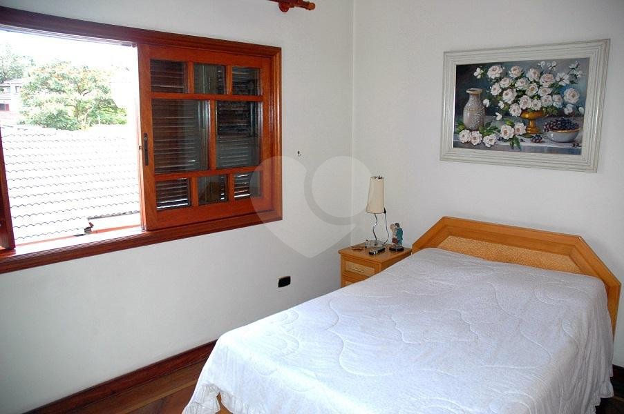 Sobrado à venda com 5 quartos, sendo 4 suítes, em Interlagos, São Paulo, SP