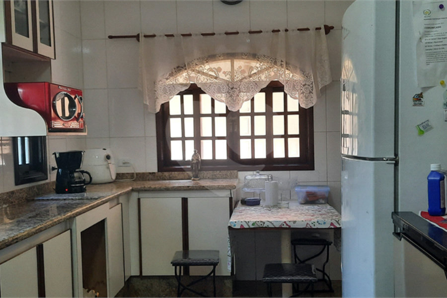 Casa à venda com 4 quartos, sendo 1 suíte, no condomínio Parque Imperial da Cantareira, Mairiporã - SP