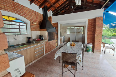 Casa à venda com 3 quartos, sendo 1 suíte, no condomínio Residencial Vale das Laranjeiras, Indaiatuba - SP