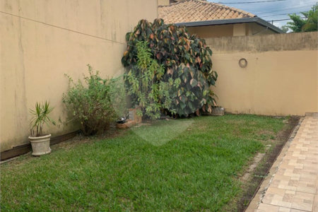 Sobrado à venda com 3 quartos, sendo 1 suíte, em Parque Residencial Rafael Alcalá, Porto Feliz, SP
