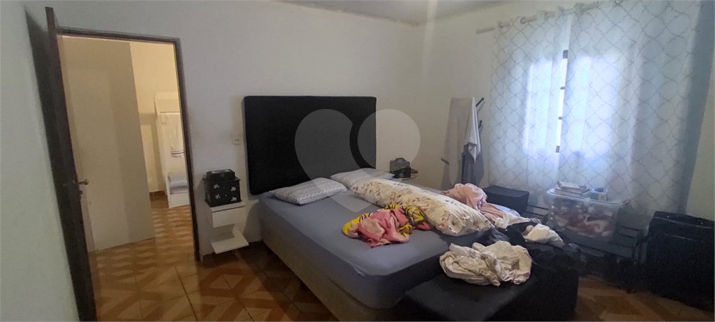 Sobrado à venda com 6 quartos, sendo 1 suíte, em Vila Acoreana, Poá, SP