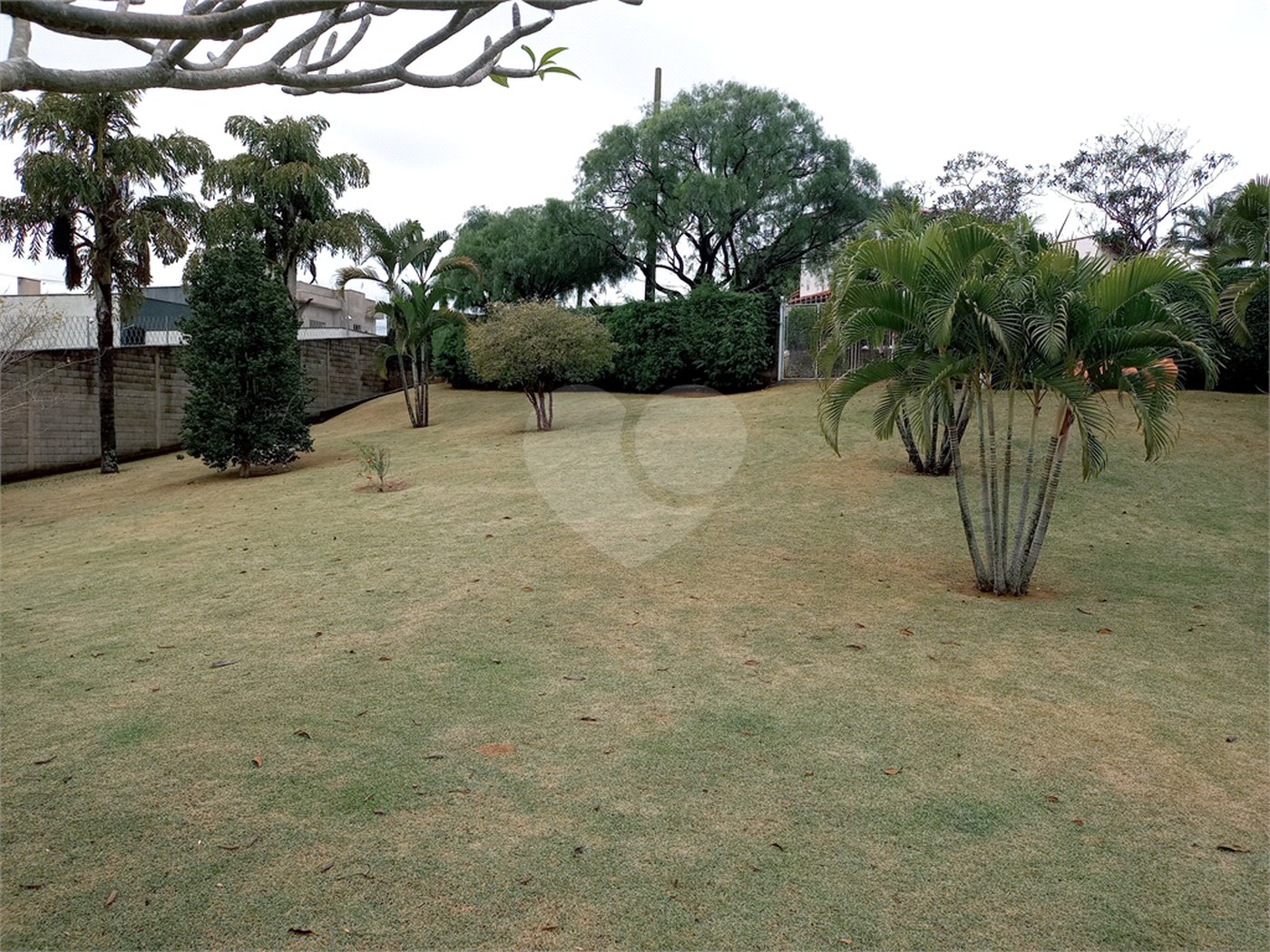 Casa à venda com 4 suítes no condomínio Estância Marambaia, Vinhedo - SP