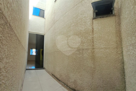 Sobrado novo de 3 quartos, 1 suíte, com 100 m², 2 vagas de garagem à venda no Jardim Eliane SP