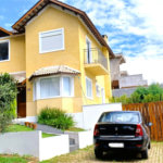 Casa à venda com 3 quartos, sendo 2 suítes, no condomínio Altos de São Roque, São Roque - SP