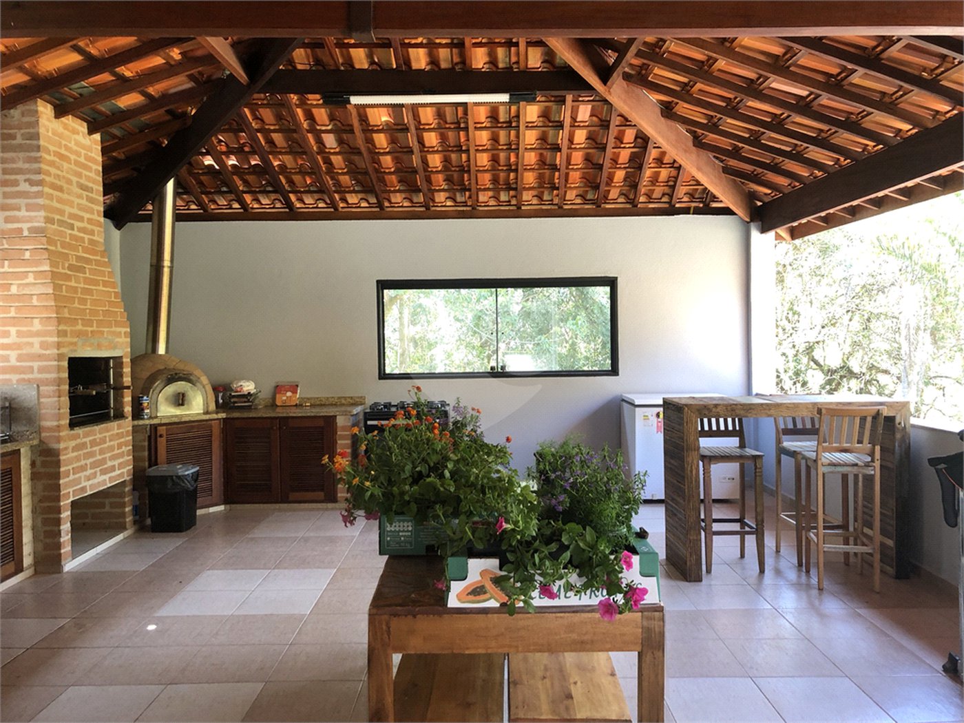 Chácara à venda com 6 quartos, sendo 2 suítes, em Jardim Brogotá, Atibaia, SP