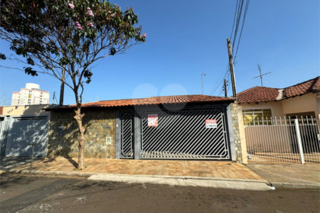 Casa á venda, com 2 Dormitórios e Edícula, em São Carlos-SP.